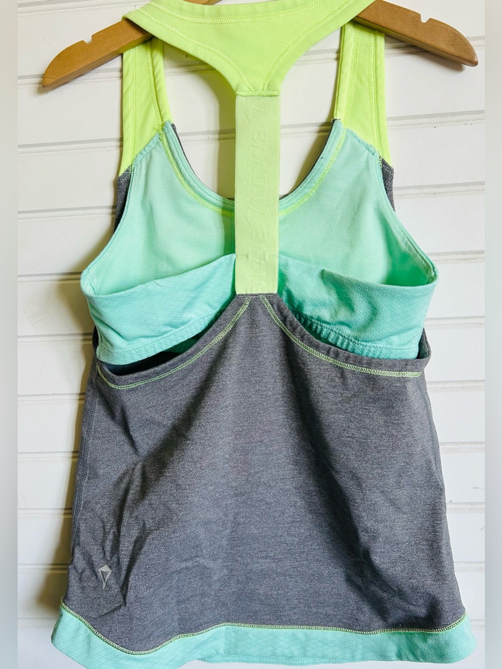 IVIVVA by LULULEMON girls size 8 tank